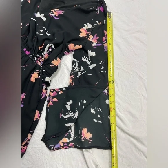 Arizona Jean company black and floral long sleeve romper women’s size medium - Picture 15 of 16